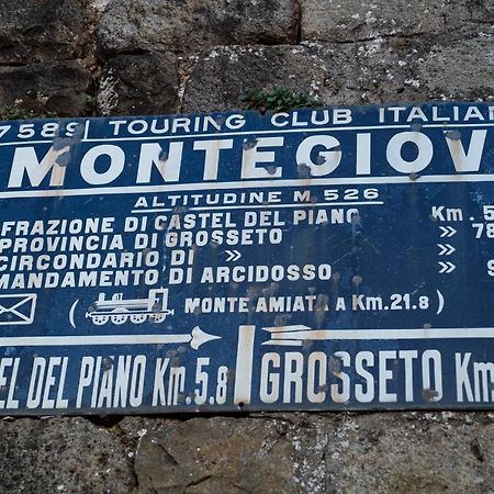 Casa Angolo Cantina Nel Castello Montegiovi Εξωτερικό φωτογραφία