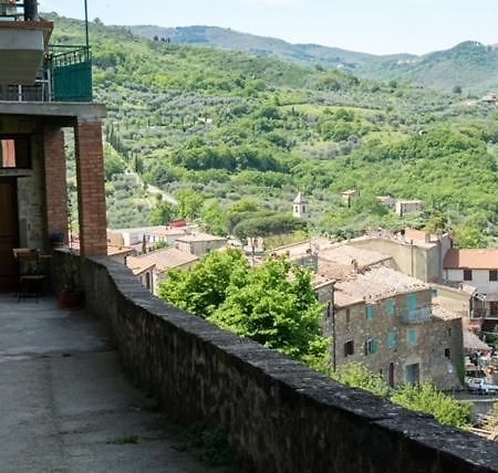 Casa Angolo Cantina Nel Castello Montegiovi Εξωτερικό φωτογραφία