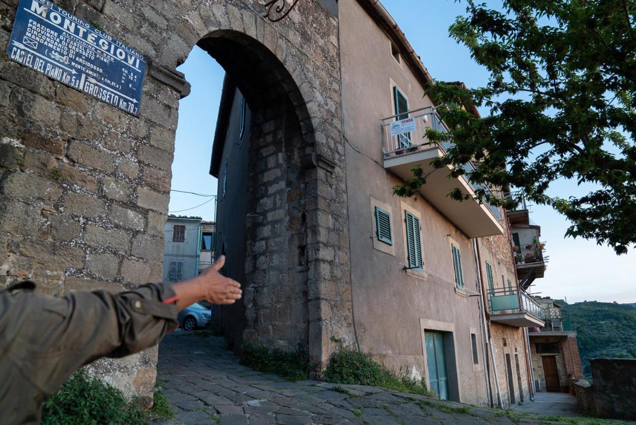 Casa Angolo Cantina Nel Castello Montegiovi Εξωτερικό φωτογραφία
