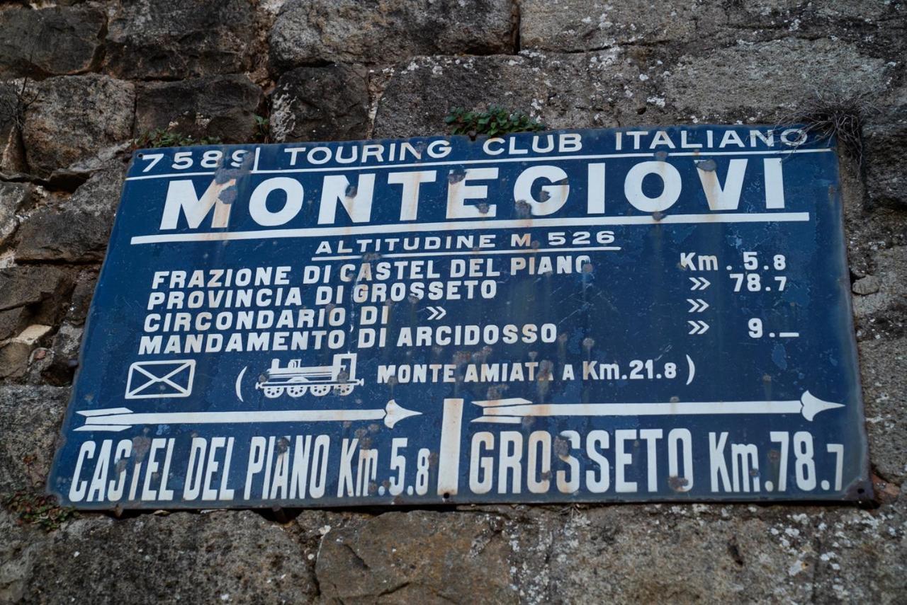 Casa Angolo Cantina Nel Castello Montegiovi Εξωτερικό φωτογραφία