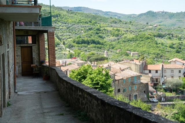 Casa Angolo Cantina Nel Castello Montegiovi Εξωτερικό φωτογραφία