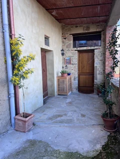 Casa Angolo Cantina Nel Castello Montegiovi Εξωτερικό φωτογραφία